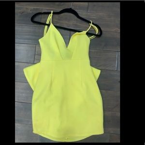 YELLOW DRESS WITH BACK BUSTLE